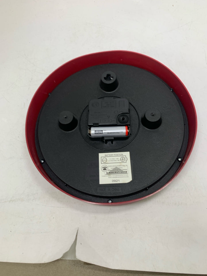 PLASTIC WALL CLOCK.