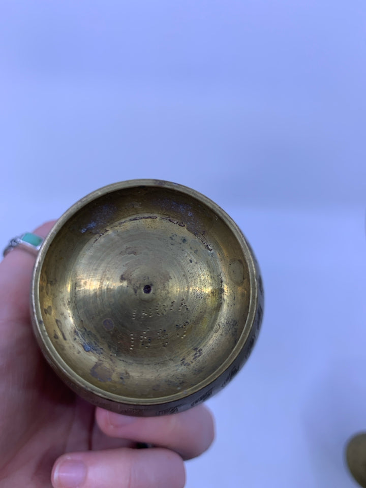 FLARED NECK W/ LEAF ETCHING.