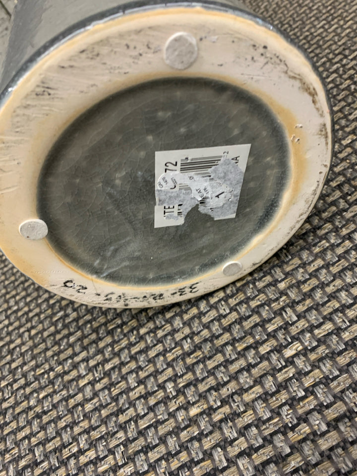 LG DISTRESSED GRAY CERAMIC VASE.