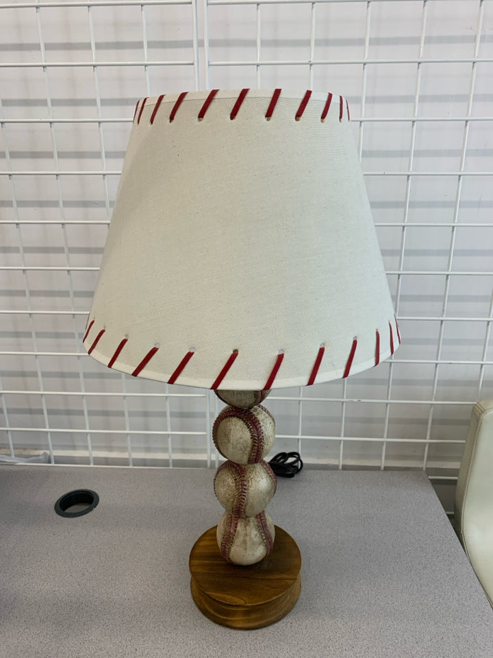 STACKED BASEBALL LAMP W/SHADE.