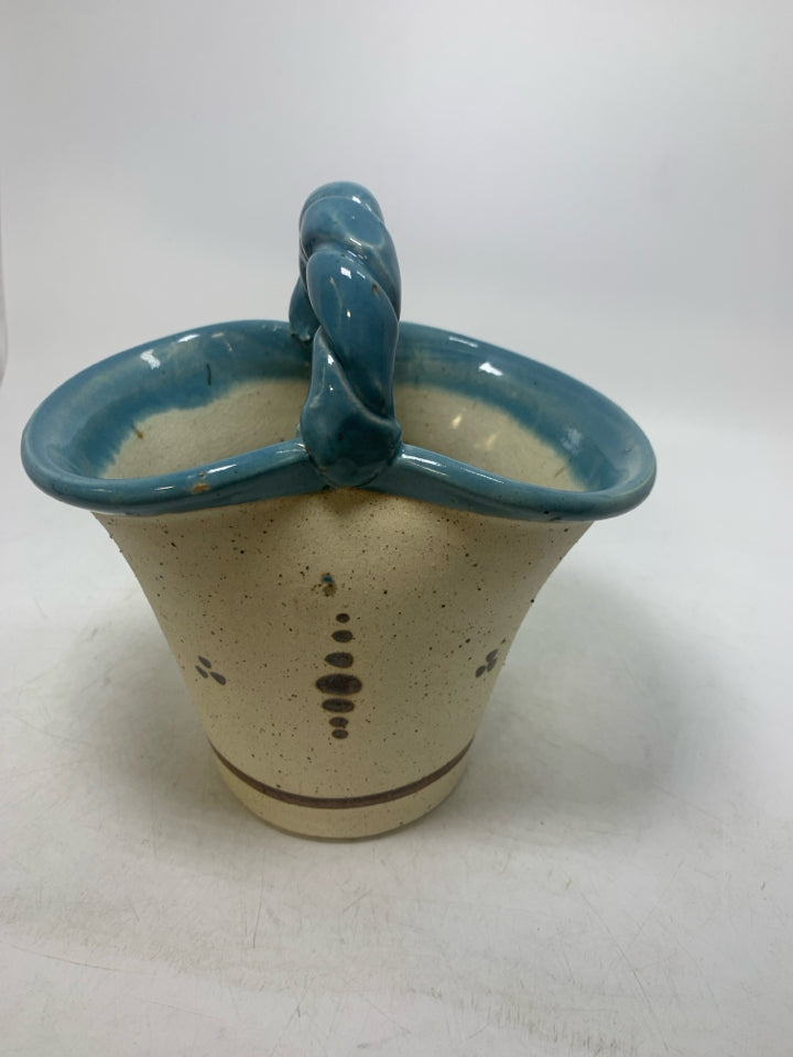 BASKET VASE W/ MOTHER/SON HOLDING HANDS LOOKING OUT LIGHT BLUE EDGES.