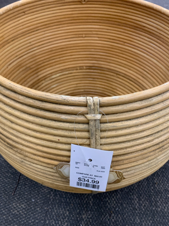 ROUND BAMBOO BASKET.