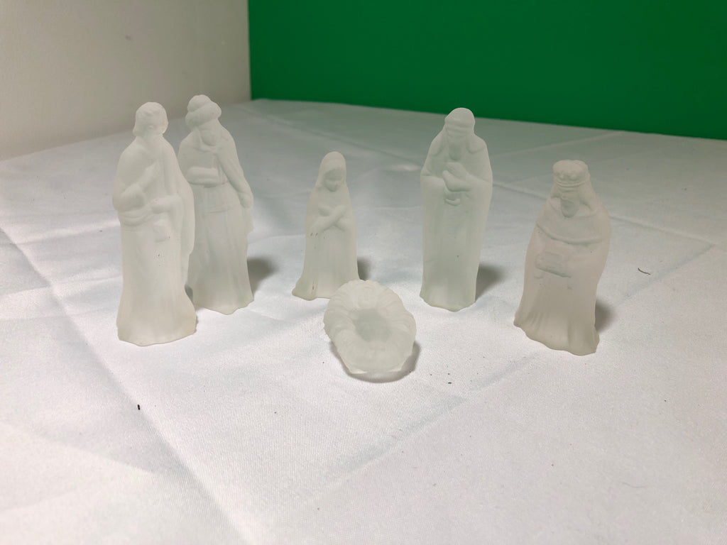 6PC FROSTED GLASS NATIVITY SCENE.