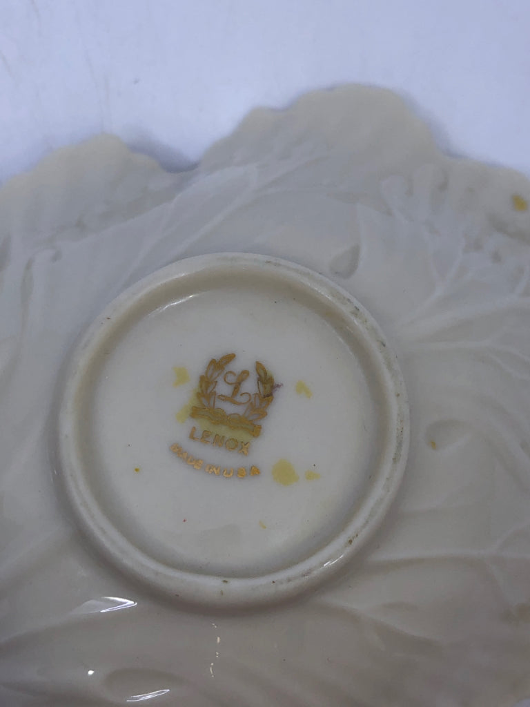 LENOX EMBOSSED LEAF DIVIDED DISH.