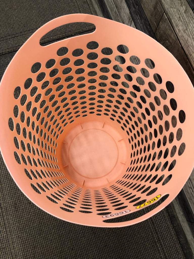 LIGHT PINK LAUNDRY HAMPER.