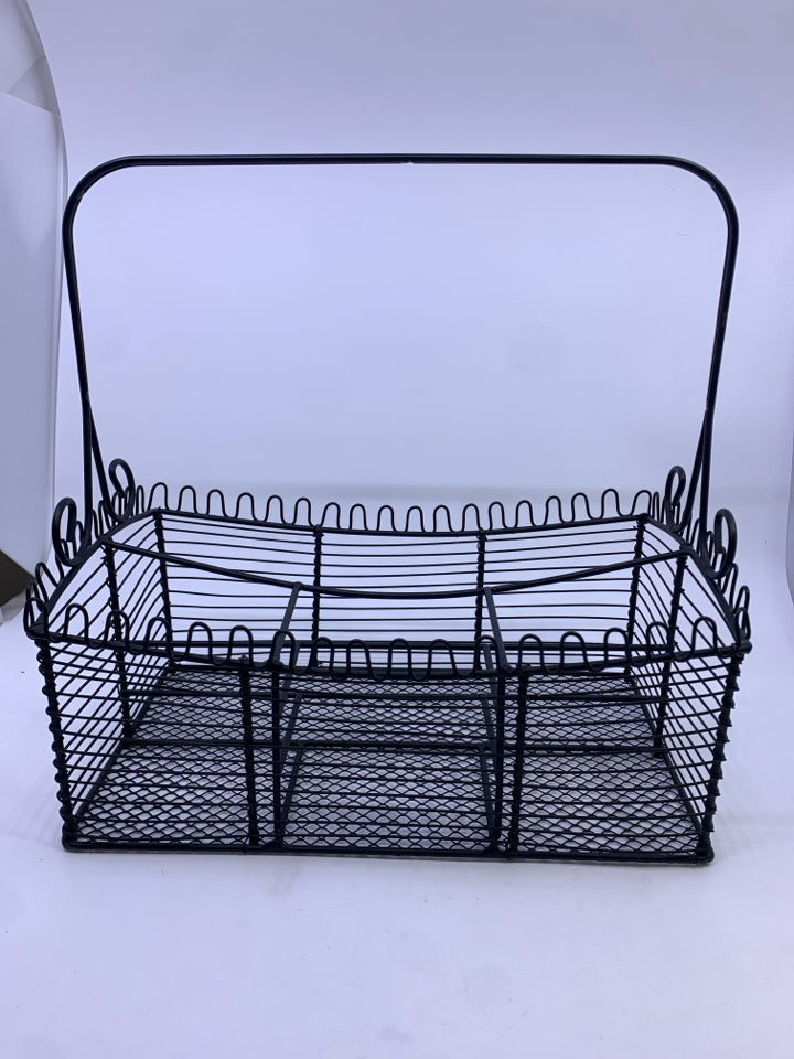 BLACK METAL WIRE ORGANIZER.
