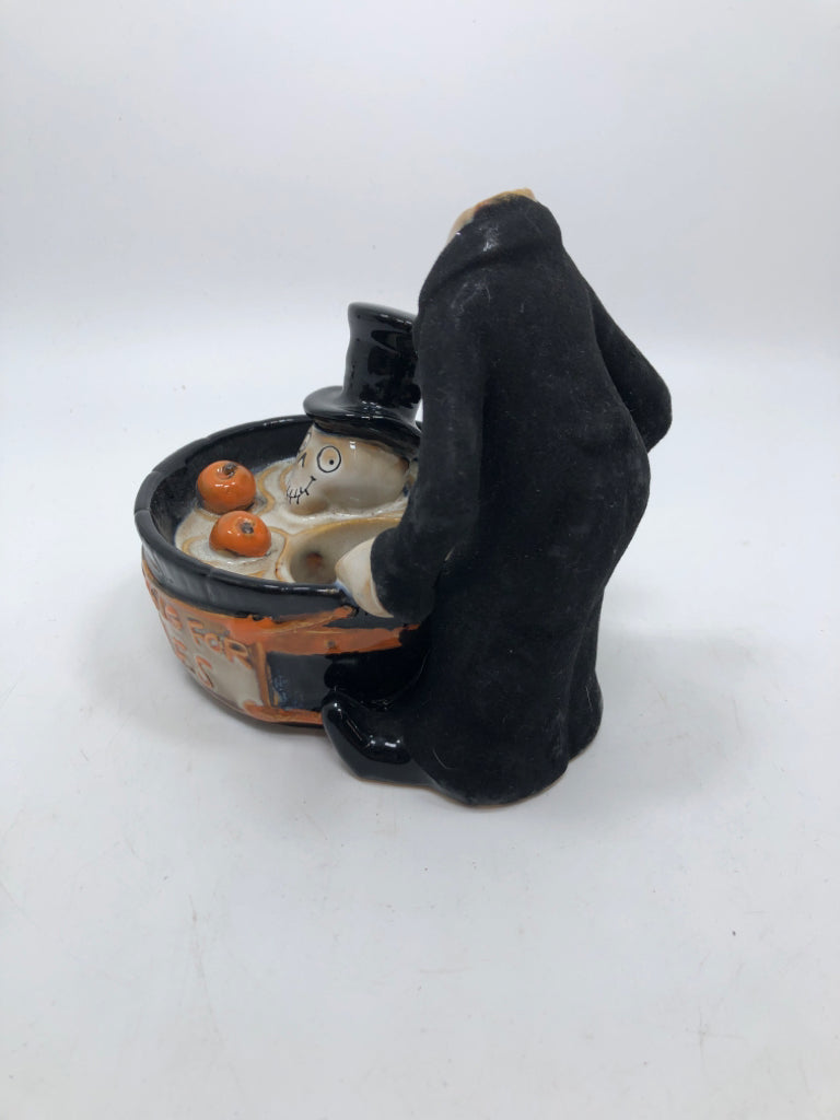 TEA LIGHT HOLDER BONEY BUNCH BOBBING FOR APPLES-YANKEE CANDLE.