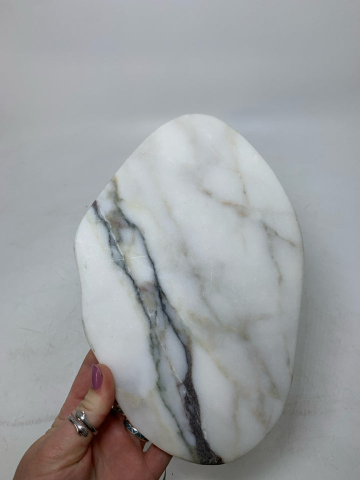 UNEVEN OVAL MARBLE LOOK SLAB TRAY 6" X 9"