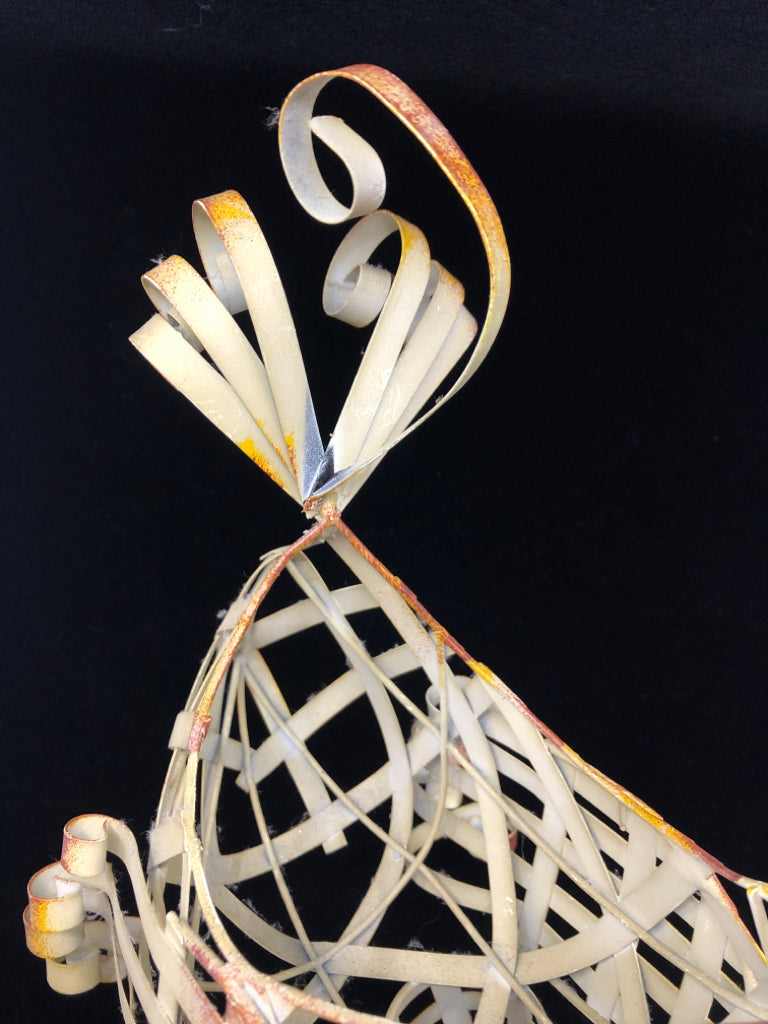 METAL ROOSTER EGG HOLDER.