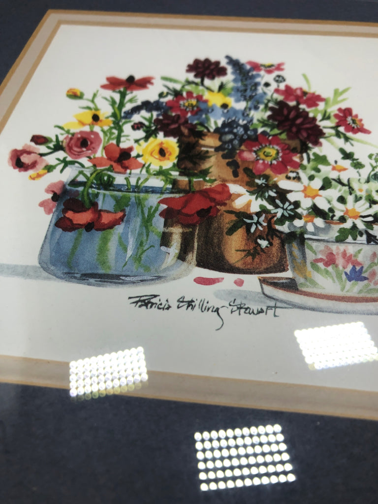 SPRING FLORAL PRINT IN WHITE FRAME.