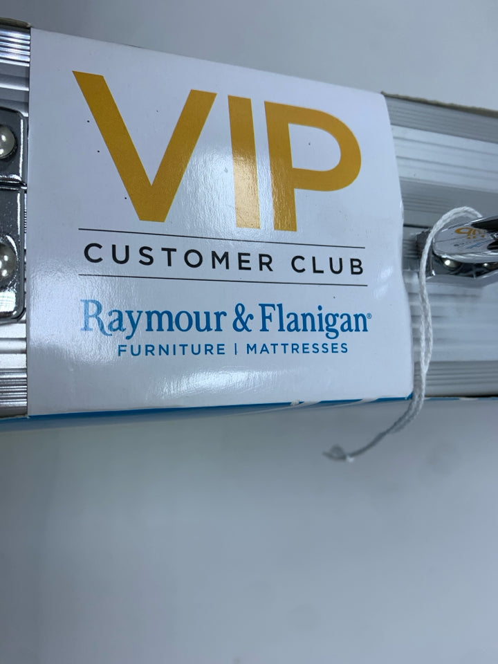 NIP RAYMOUR & FLANIGAN 21PC GRILL SET.