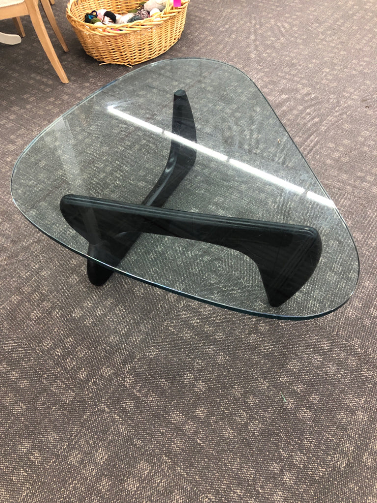 GLASS ABSTRACT TRIANGLE COFFEE TABLE BLACK BASE.