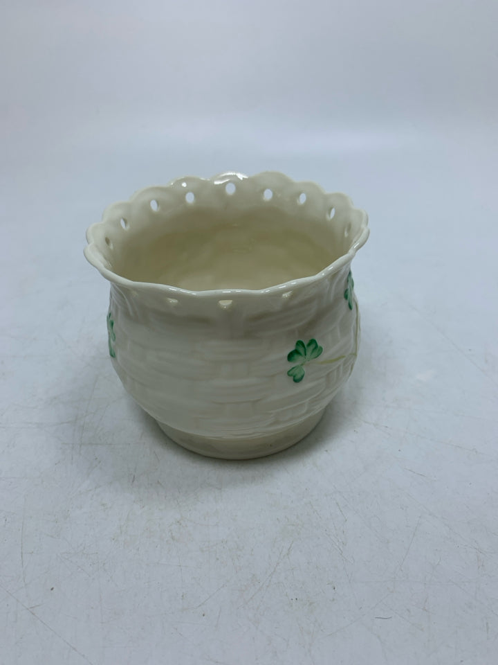 SHAMROCKS BASKET WEAVE PIECED EDGE TEA LIGHT HOLDER.