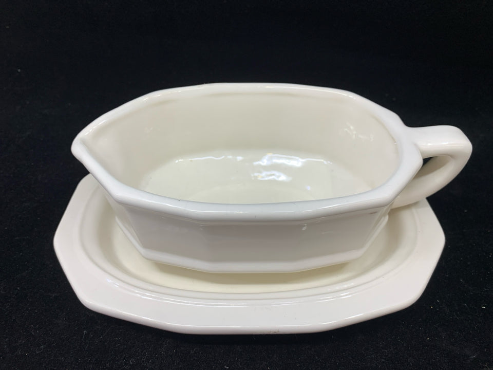 2PC PFALTZGRAFF GRAVY BOAT AND PLATE.