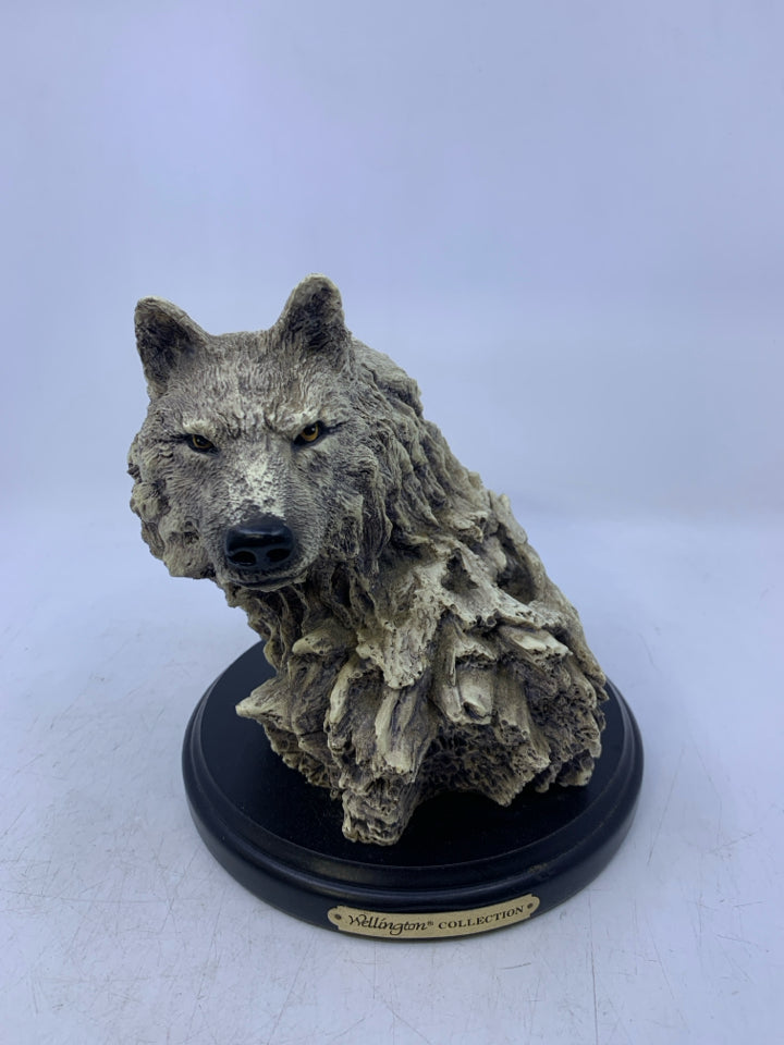 LIGHT WEIGHT WOLF HEAD ON STAND.