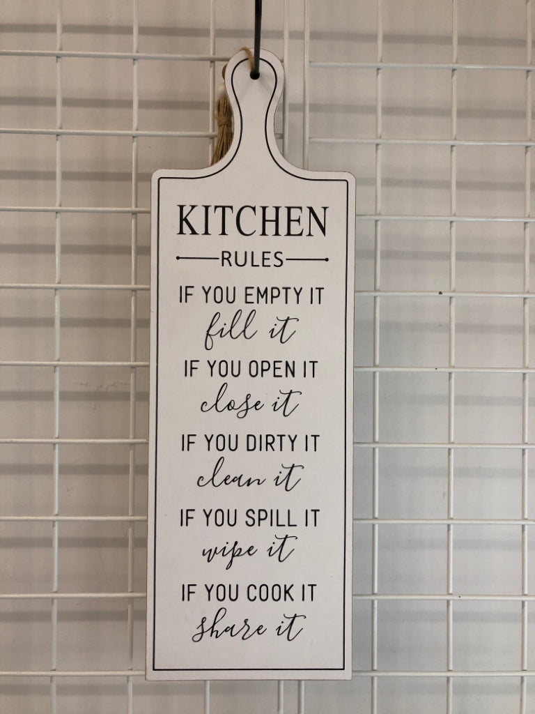 KITCHEN RULES CUTTING BOARD WALL HANGING.