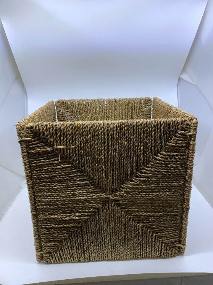 SQUARE ROPE WOVEN CUBE STORAGE BASKET.
