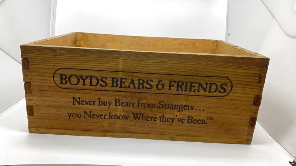 VTG BOYDS BEARS COLLECTION CRATE.
