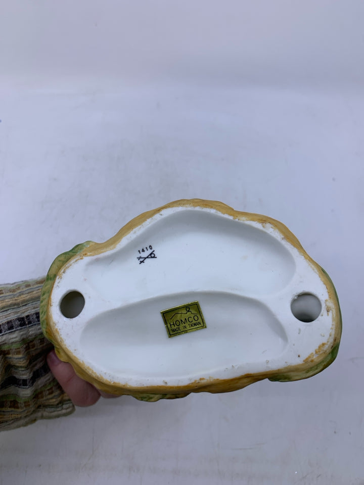 CERAMIC MOM/BABY ELEPHANT.