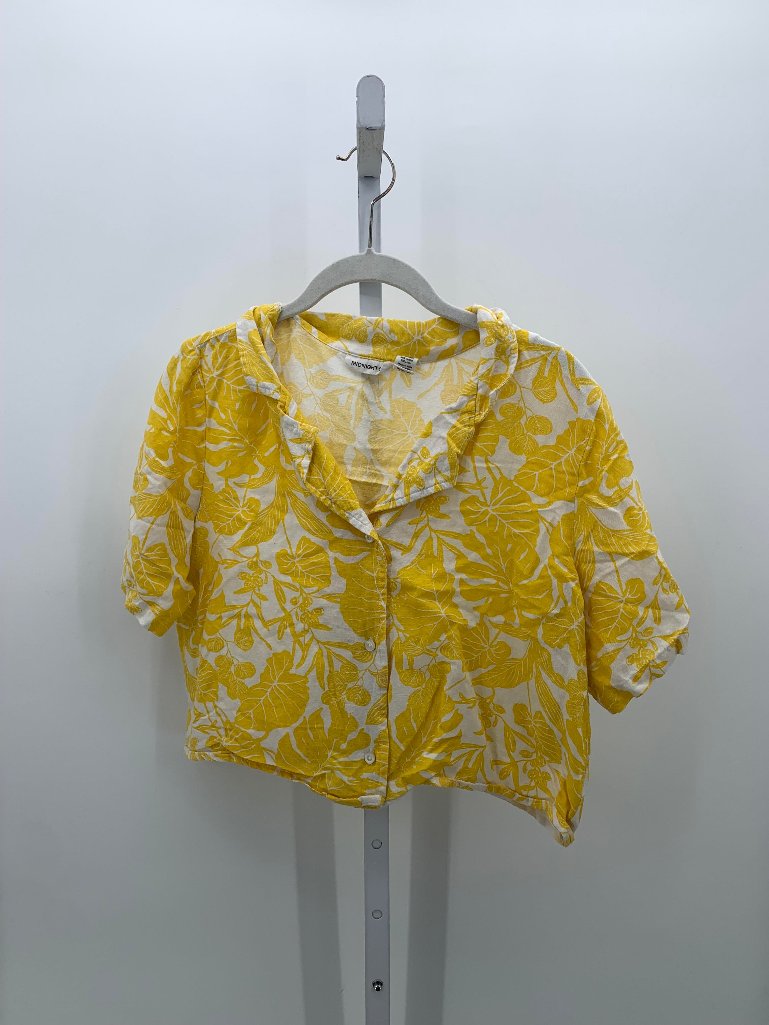 Size Large Juniors Short Sleeve Shirt