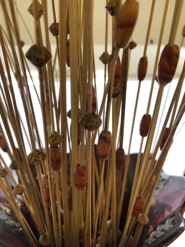 DISTRESSED RED TIN VASE W/PETAL LINE DESIGNS & BLUE GOLD SPECKLES W/BEADED STRAW
