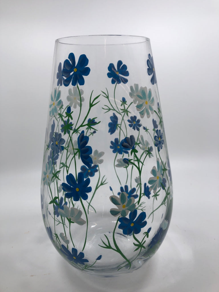 CLEAR VASE W/ BLUE AND WHITE FLOWERS PAINTED.