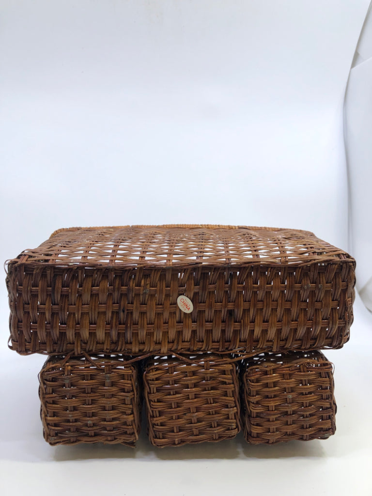 WICKER UTENSIL HOLDER BASKET.