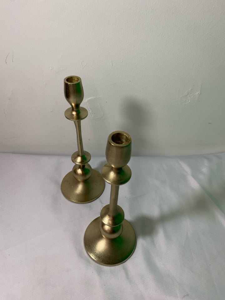 2 GOLDEN METAL TAPERED CANDLE HOLDER.