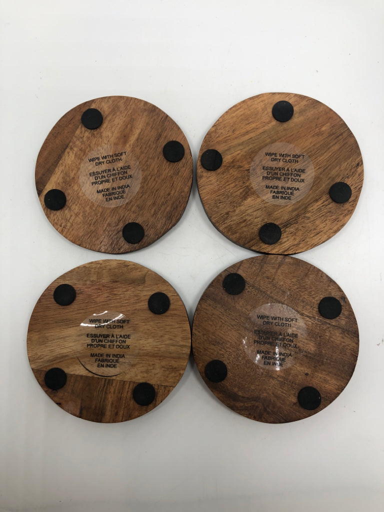 5PC WOOD AND TREE BARK COASTERS IN HOLDER.