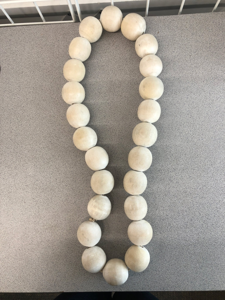 WHITE WOOD BEAD GARLAND/WREATH.