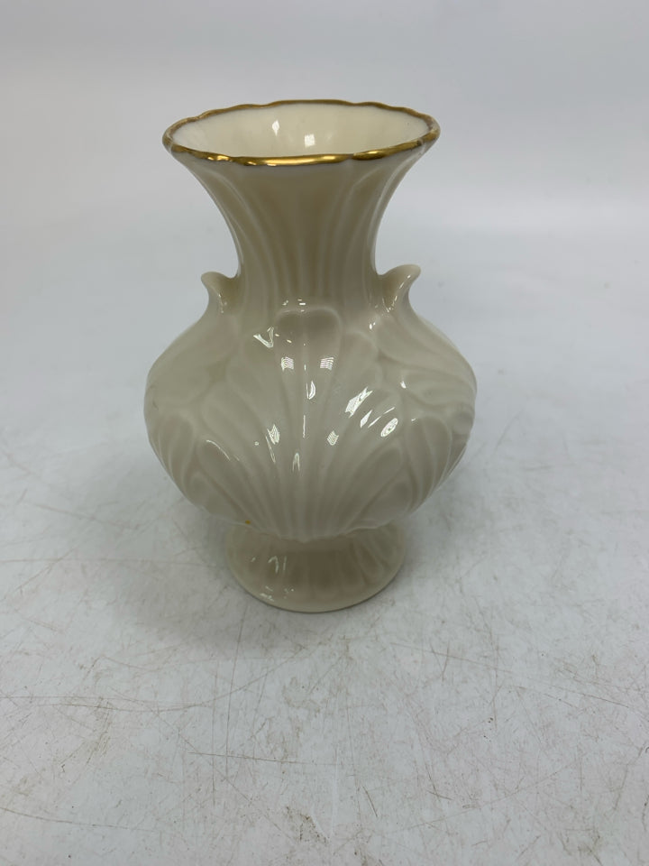 FOOTED EMBOSSED LEAVES SHORT VASE.