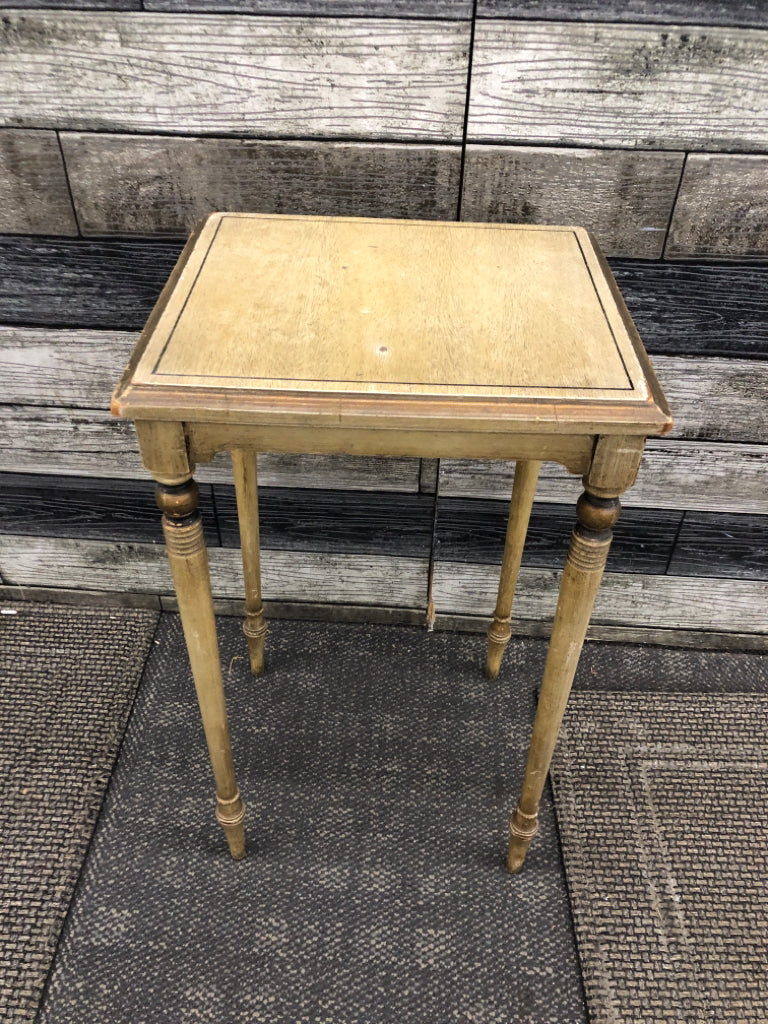 VTG IMPERIAL WOODEN SIDE TABLE W/FLUTED LEGS.
