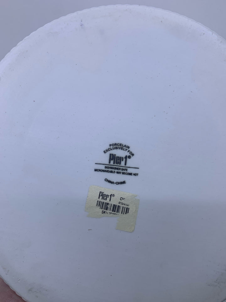 SHALLOW WHITE RIBBED TART DISH.