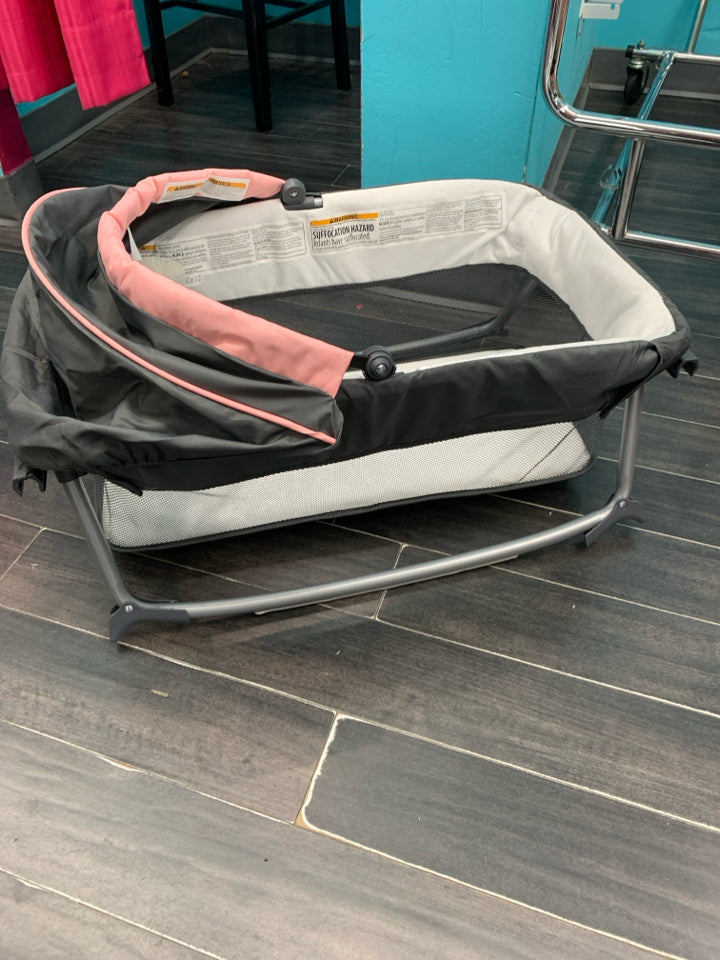 Babytrend Infant Napper Floor Bassinet