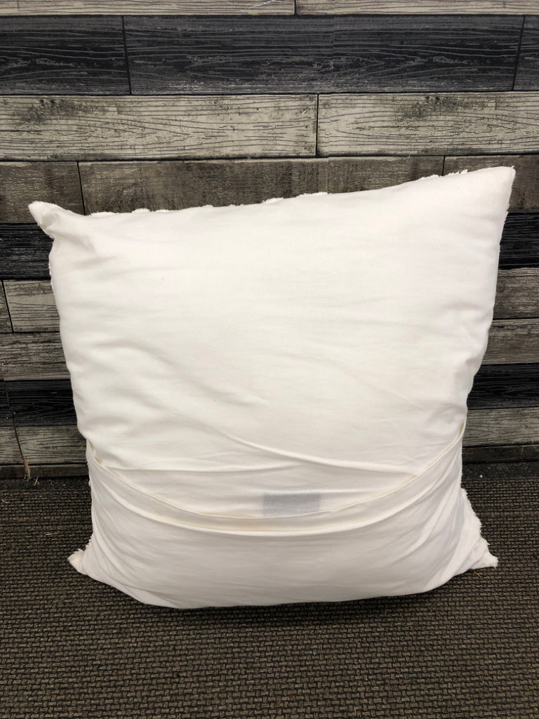 WHITE TEXTURED ACCENT PILLOW.