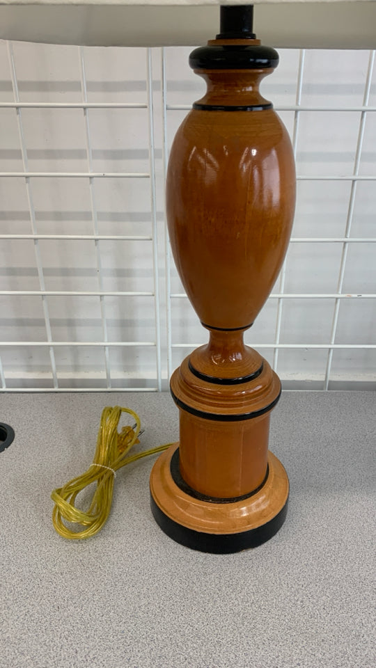 WOODEN TABLE LAMP W/CREAM SHADE.