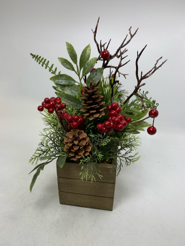 WOOD SQUARE PLANTER W/ WINTER BOUQUET.