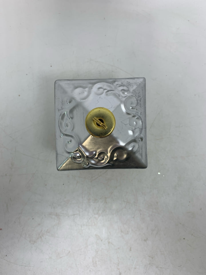 SQUARE PIERCED LIGHT UP CERAMIC ORNAMENT.