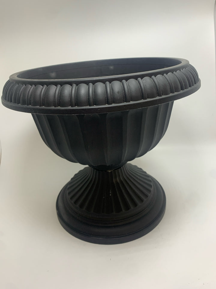 BLACK PLASTIC URN PLANTER.