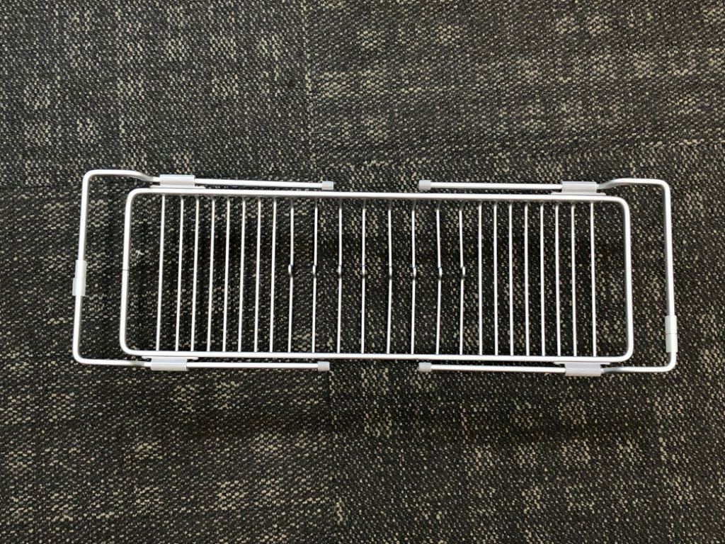 ADJUSTABLE METAL DISH RACK.