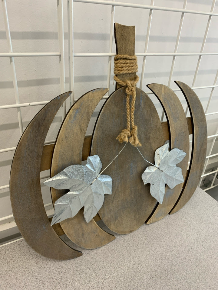 DISTRESSED WOODEN PUMPKIN HANGING.