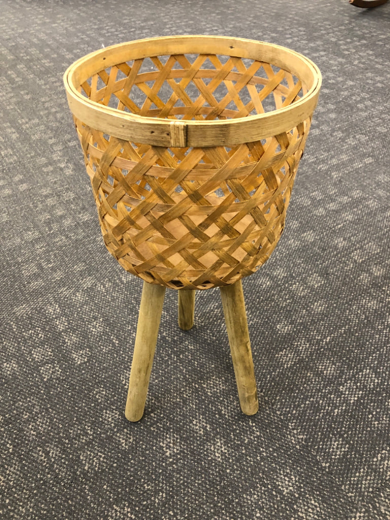WOVEN BAMBOO PLANT STAND.