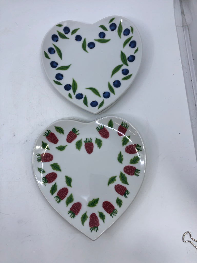 8 HEART SHAPED PLATES -STRAWBERRY,RASPBERRY,BLUEBERRIES,BLACKBERRY.