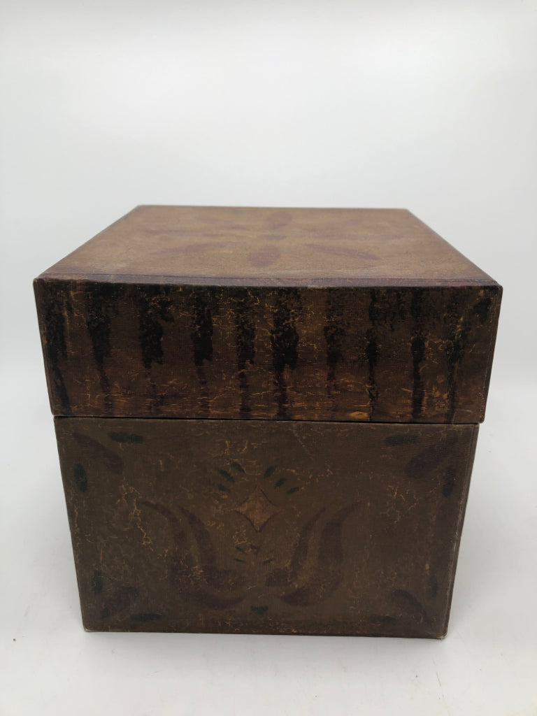 2PC NESTING DECOR BOXES.