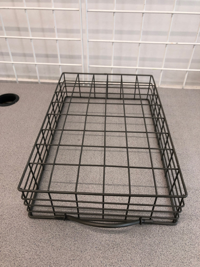 GREY METAL ORGANIZER BIN W/HANDLE.