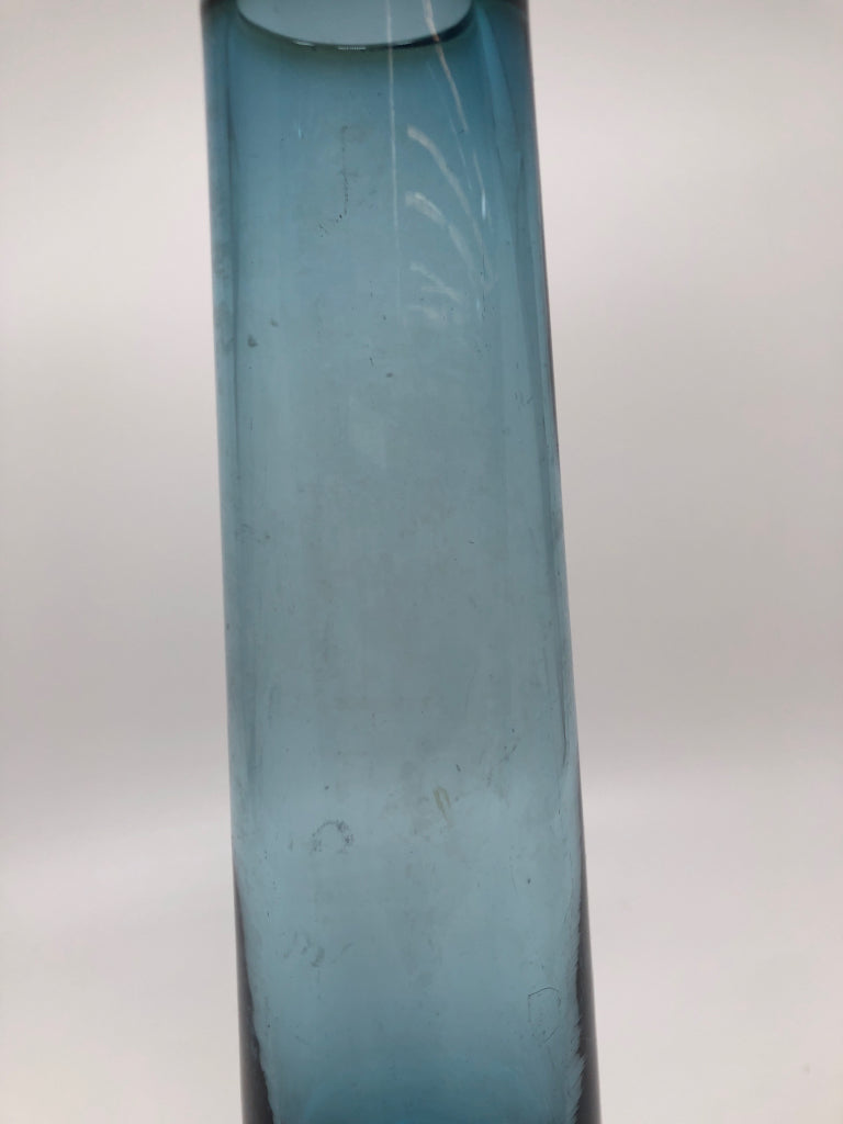 BLUE BLOWN GLASS BUD VASE.