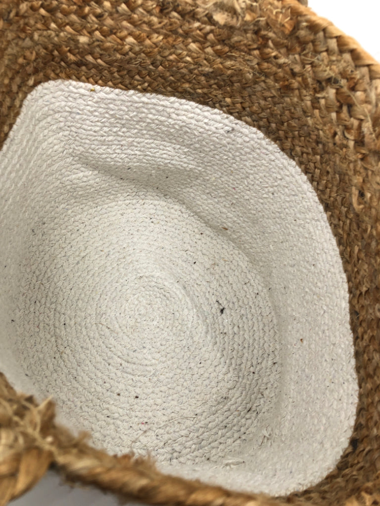 WHITE AND BURLAP WOVEN TOTE BASKET W/HANDLES.