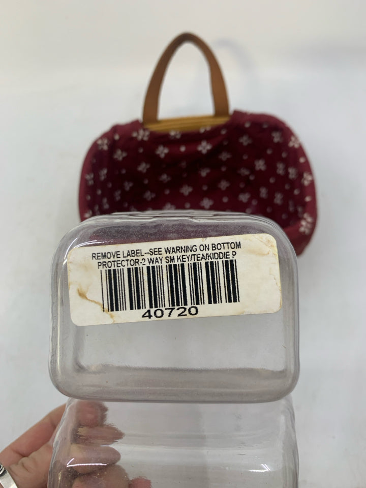 2000 SMALL KEY BASKET WITH DIVIDED PROT, LINER.