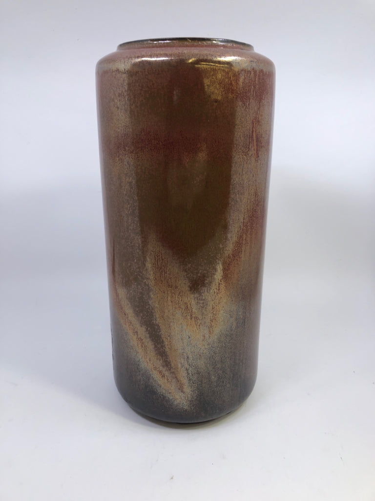 BROWN/GOLD HEAVY CERAMIC VASE.