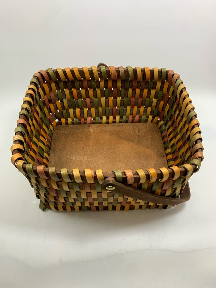COLORFUL WOVEN BASKET W/WOOD HANDLE.